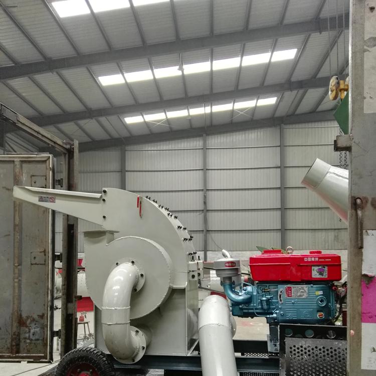 发往宁夏的移动式木材粉碎机设备